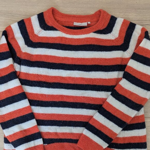 Minimum Kita Sweater - Picture 1 of 3